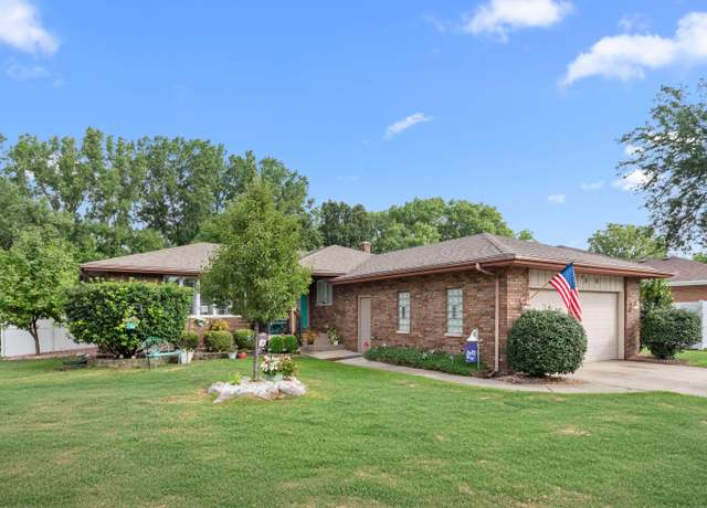 Property at 2120 Robinhood Blvd, Schererville, IN 46375, 3 beds, 1.5 baths