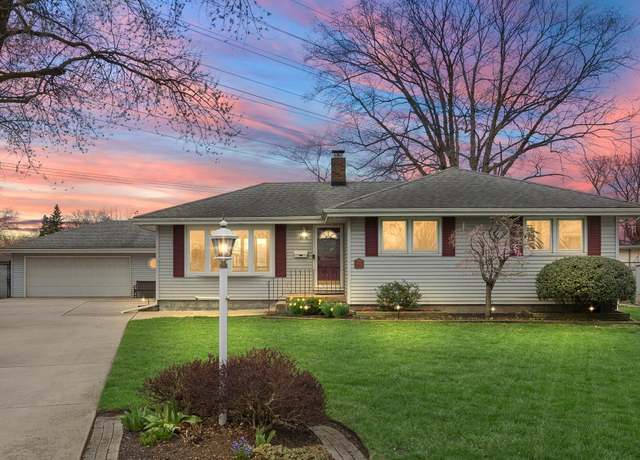 Property at 8434 5th Pl, Highland, IN 46322, 3 beds, 2 baths