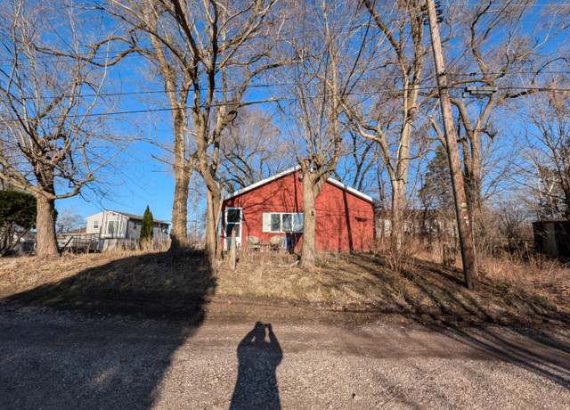 Property at 15 Kenworthy St, Valparaiso, IN 46385, 2 beds, 1 bath