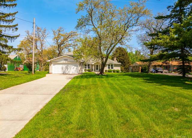 Property at 1104 Schilling Dr, Schererville, IN 46375, 3 beds, 3 baths