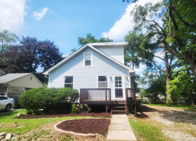 Property at 809 1/2 Oak St, Valparaiso, IN 46383, 4 beds, 2.5 baths