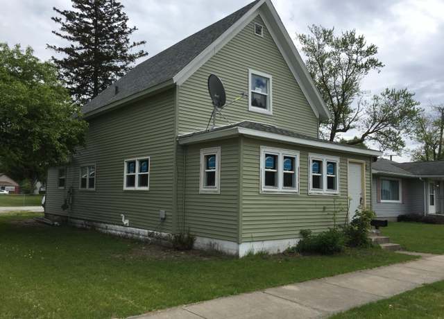 Property at 402 S Shield St, Knox, IN 46534, 4 beds, 2 baths