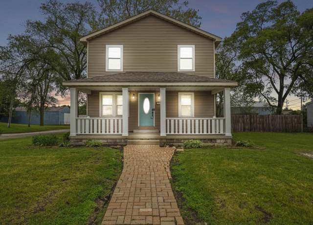 Property at 122 9th St SW, Demotte, IN 46310, 3 beds, 2 baths