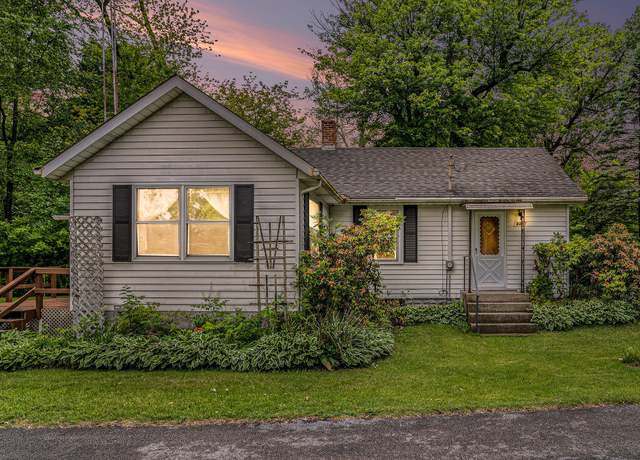 Property at 223 15th Ave NW, Demotte, IN 46310, 2 beds, 1 bath