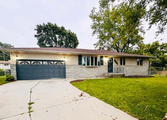 Property at 7931 Marshall Pl, Merrillville, IN 46410, 3 beds, 1.5 baths