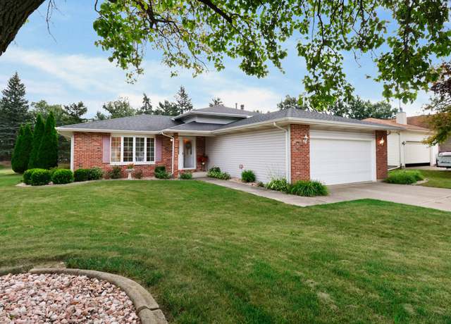 Property at 772 Courtney Dr, Crown Point, IN 46307, 3 beds, 2 baths