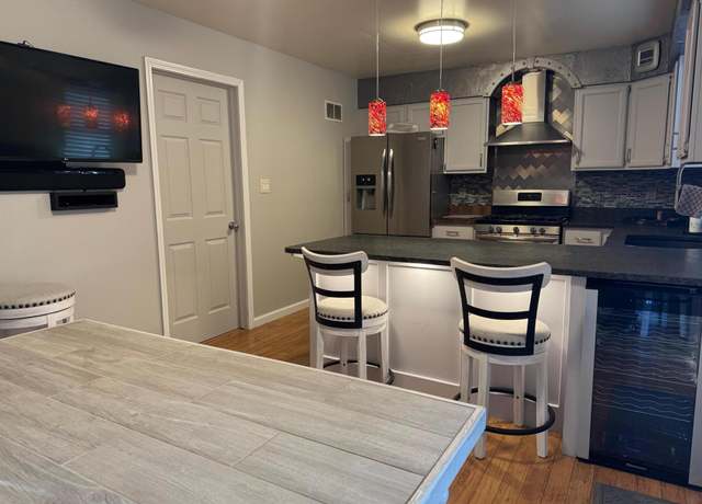Property at 407 Ben Dr, Schererville, IN 46375, 2 beds, 1.5 baths