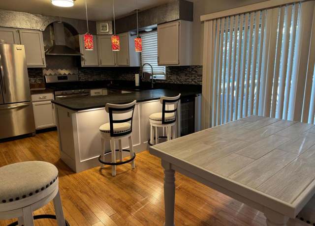 Property at 407 Ben Dr, Schererville, IN 46375, 2 beds, 1.5 baths