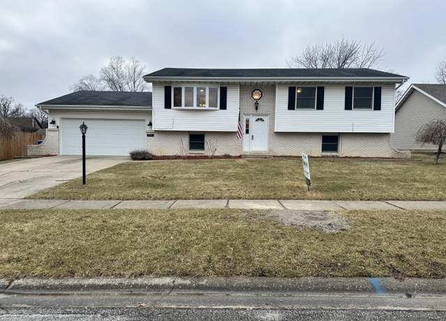Property at 319 Tulip Ln, Lowell, IN 46356, 5 beds, 2 baths