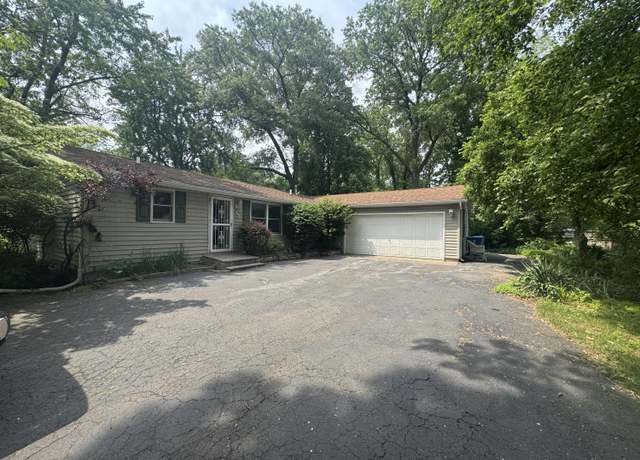 Property at 319 Navajo Trl, Burns Harbor, IN 46304, 2 beds, 2 baths