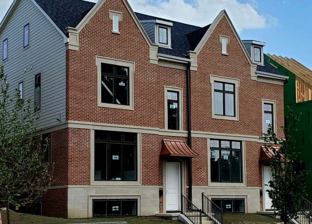 Property at 105 Valparaiso St, Valparaiso, IN 46383, 2 beds, 3.5 baths