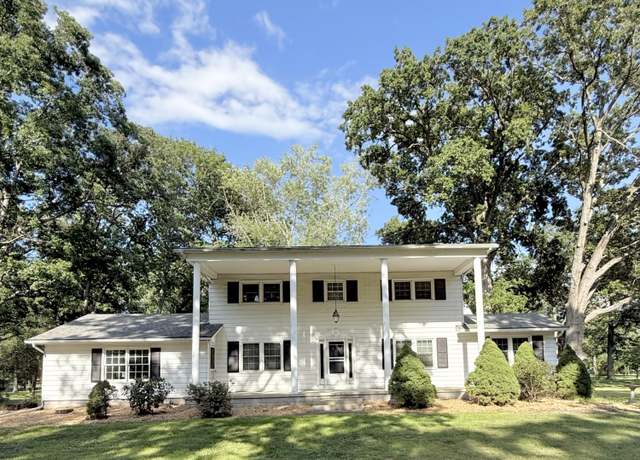 Property at 502 Honeyshade Dr, Chesterton, IN 46304, 4 beds, 2.5 baths