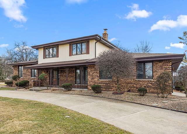 Property at 1246 River Dr, Munster, IN 46321, 4 beds, 3.5 baths