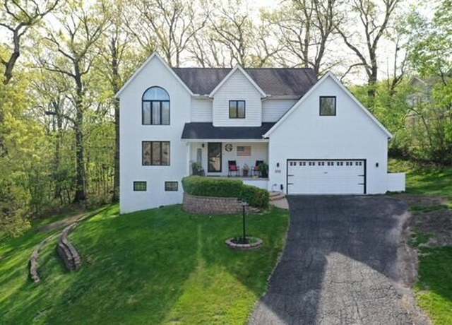 Property at 131 Warrick Cir, Valparaiso, IN 46385, 5 beds, 3.5 baths