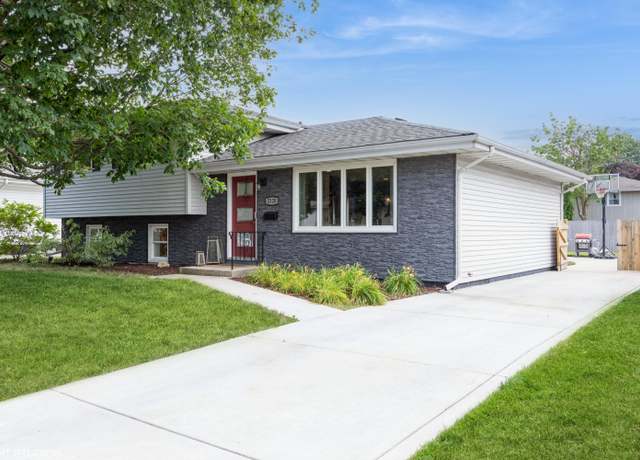Property at 2120 Bluebird Ln, Highland, IN 46322, 3 beds, 2.5 baths