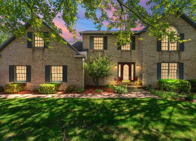 Property at 579 Fleetwood Dr N, Valparaiso, IN 46385, 4 beds, 3.5 baths