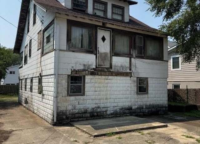 Property at 110 N Lake Ave, Michigan City, IN 46360, 6 beds, 3 baths