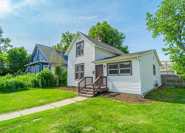 Property at 305 Indiana Ave, Valparaiso, IN 46383, 3 beds, 2.5 baths