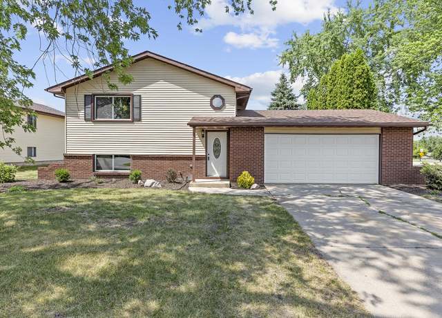 Property at 3920 W 76th Ln, Merrillville, IN 46410, 5 beds, 2 baths