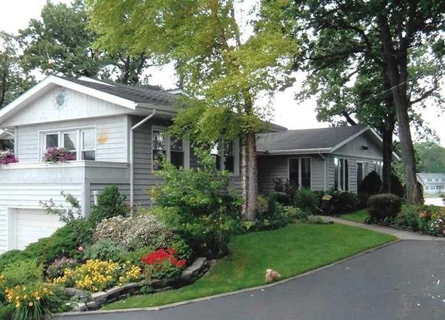 Property at 607 Lakeview Dr, Lowell, IN 46356, 4 beds, 2.5 baths