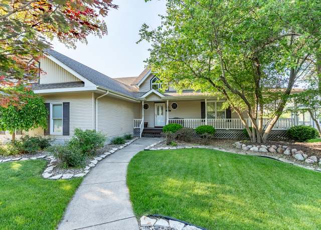 Property at 200 Golfview Dr, Schererville, IN 46375, 4 beds, 3 baths