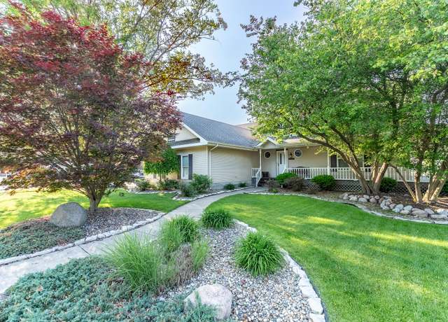 Property at 200 Golfview Dr, Schererville, IN 46375, 4 beds, 3 baths