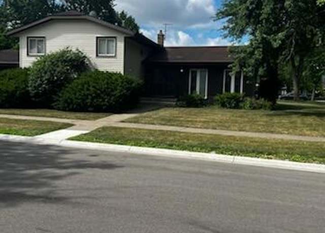Property at 9421 Cottonwood Dr, Munster, IN 46321, 4 beds, 3 baths