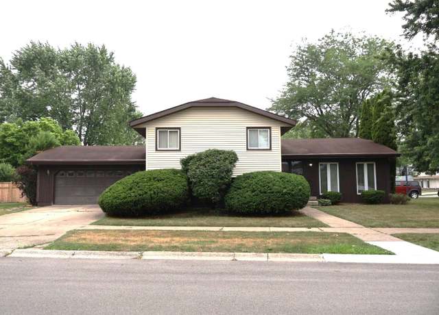 Property at 9421 Cottonwood Dr, Munster, IN 46321, 4 beds, 3 baths