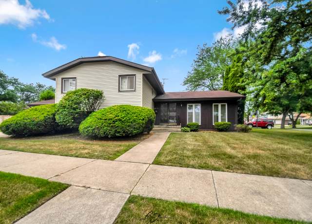 Property at 9421 Cottonwood Dr, Munster, IN 46321, 4 beds, 3 baths