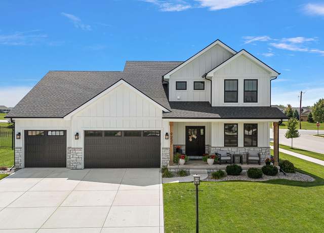Property at 9237 Hibiscus Dr, St. John, IN 46373, 4 beds, 2.5 baths