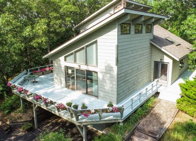 Property at 2828 Lakewood Trl, Porter, IN 46304, 4 beds, 3.5 baths