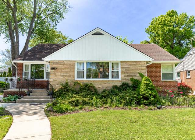 Property at 304 Beverly Pl, Munster, IN 46321, 3 beds, 2 baths