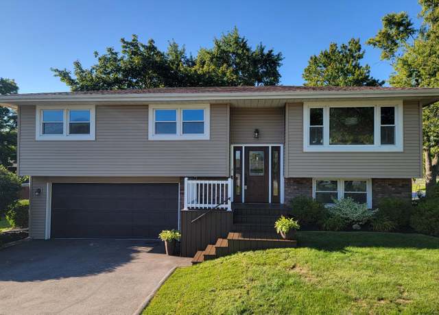 Property at 901 Iroquois Dr, Crown Point, IN 46307, 3 beds, 1.5 baths