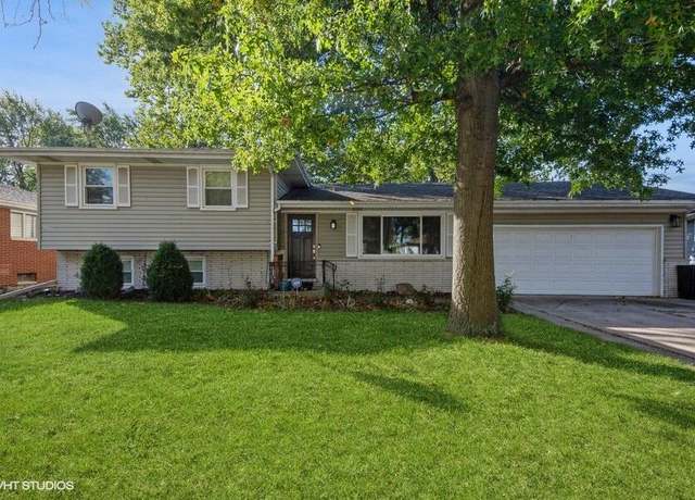 Property at 2195 W 93rd Pl, Crown Point, IN 46307, 3 beds, 1.5 baths