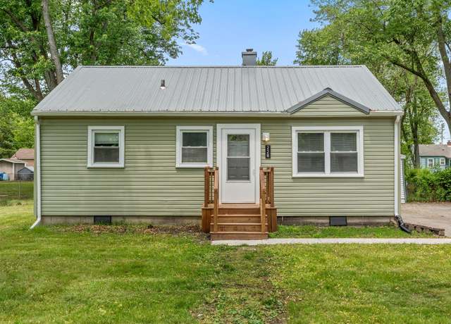 Property at 228 Oak St, Crown Point, IN 46307, 3 beds, 1 bath