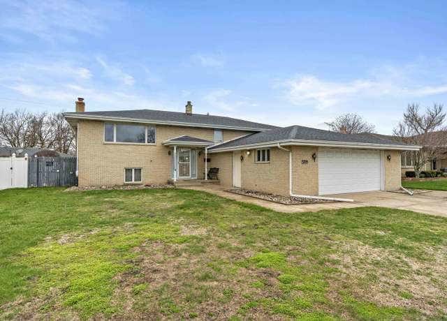 Property at 3705 Manor Dr, Highland, IN 46322, 4 beds, 2.5 baths