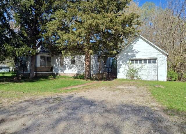 Property at 412 S East St, Knox, IN 46534, 3 beds, 1.5 baths