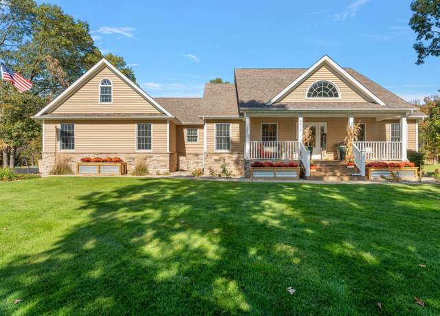 Property at 6410 Hilltop Dr, Demotte, IN 46310, 4 beds, 3.5 baths
