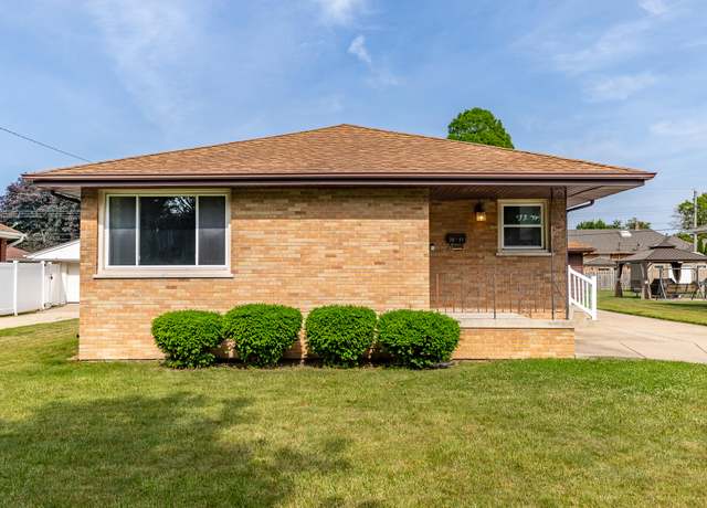 Property at 7911 Madison Ave, Munster, IN 46321, 3 beds, 2.5 baths
