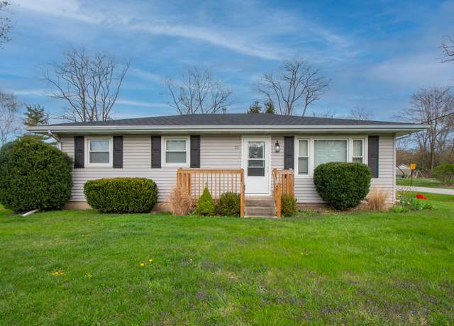 Property at 10 Hjelm Rd, Chesterton, IN 46304, 3 beds, 1.5 baths