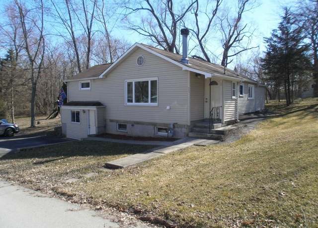 Property at 668 S Lakeview Dr, Lowell, IN 46356, 2 beds, 1 bath