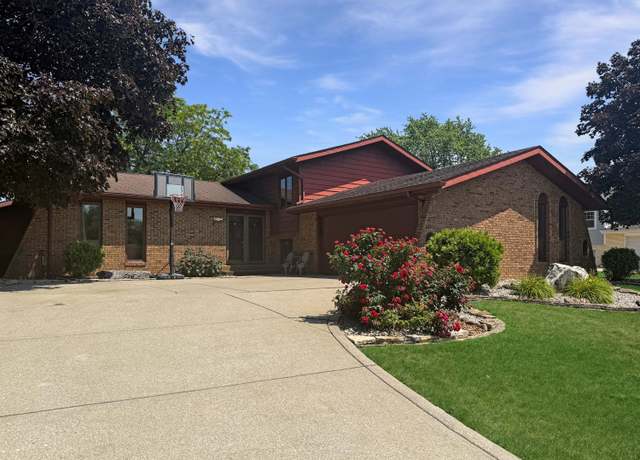 Property at 2431 Naples Dr, Schererville, IN 46375, 4 beds, 2.5 baths
