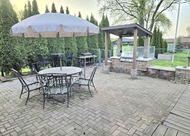Property at 507 Albert St, Valparaiso, IN 46383, 4 beds, 2 baths