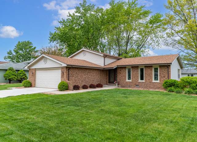 Property at 435 Heather Ln, Dyer, IN 46311, 3 beds, 2 baths