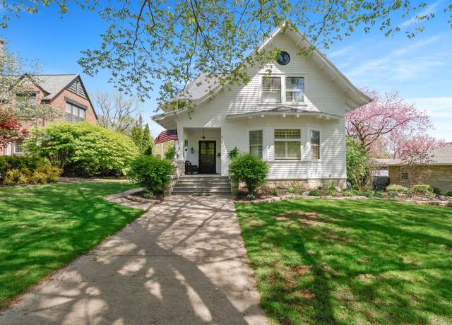 Property at 404 Washington St, Valparaiso, IN 46383, 4 beds, 3.5 baths