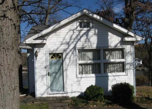 Property at 625 S Lakeview Dr, Lowell, IN 46356, 2 beds, 1 bath