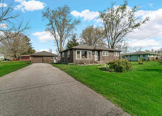 Property at 610 Franklin St, Porter, IN 46304, 4 beds, 2 baths