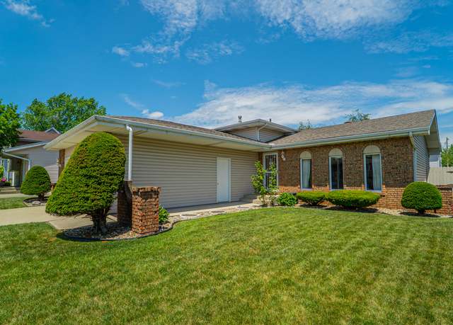 Property at 942 High Ridge Dr, Schererville, IN 46375, 3 beds, 2 baths