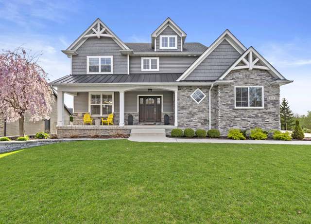 Property at 619 Lake St, Crown Point, IN 46307, 3 beds, 2.5 baths