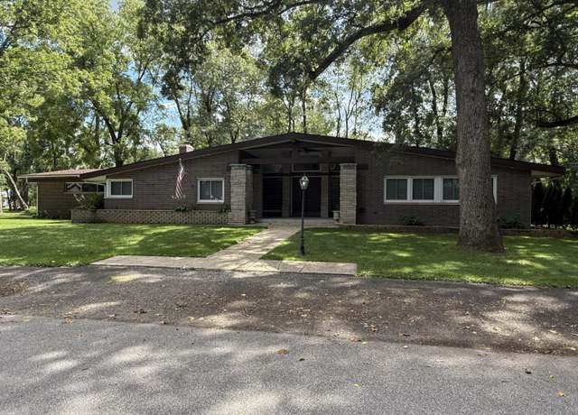 Property at 304 Shady Ln, Kouts, IN 46347, 3 beds, 3 baths